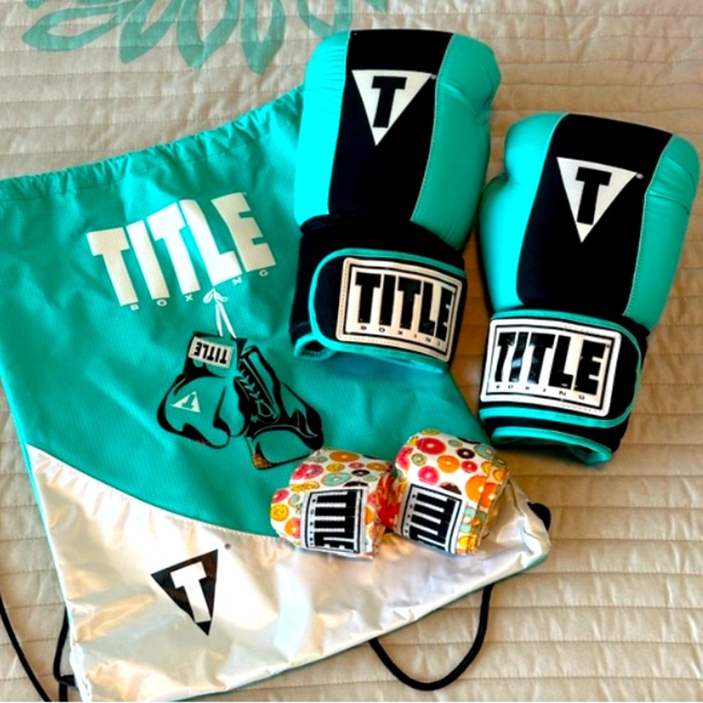 Title Boxing 🥊 Boxing Gloves, bag and wraps